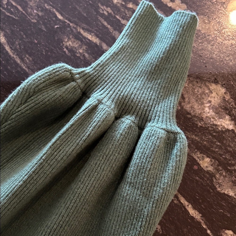 Elegant Green Women's Sweater - Picture 5 of 6